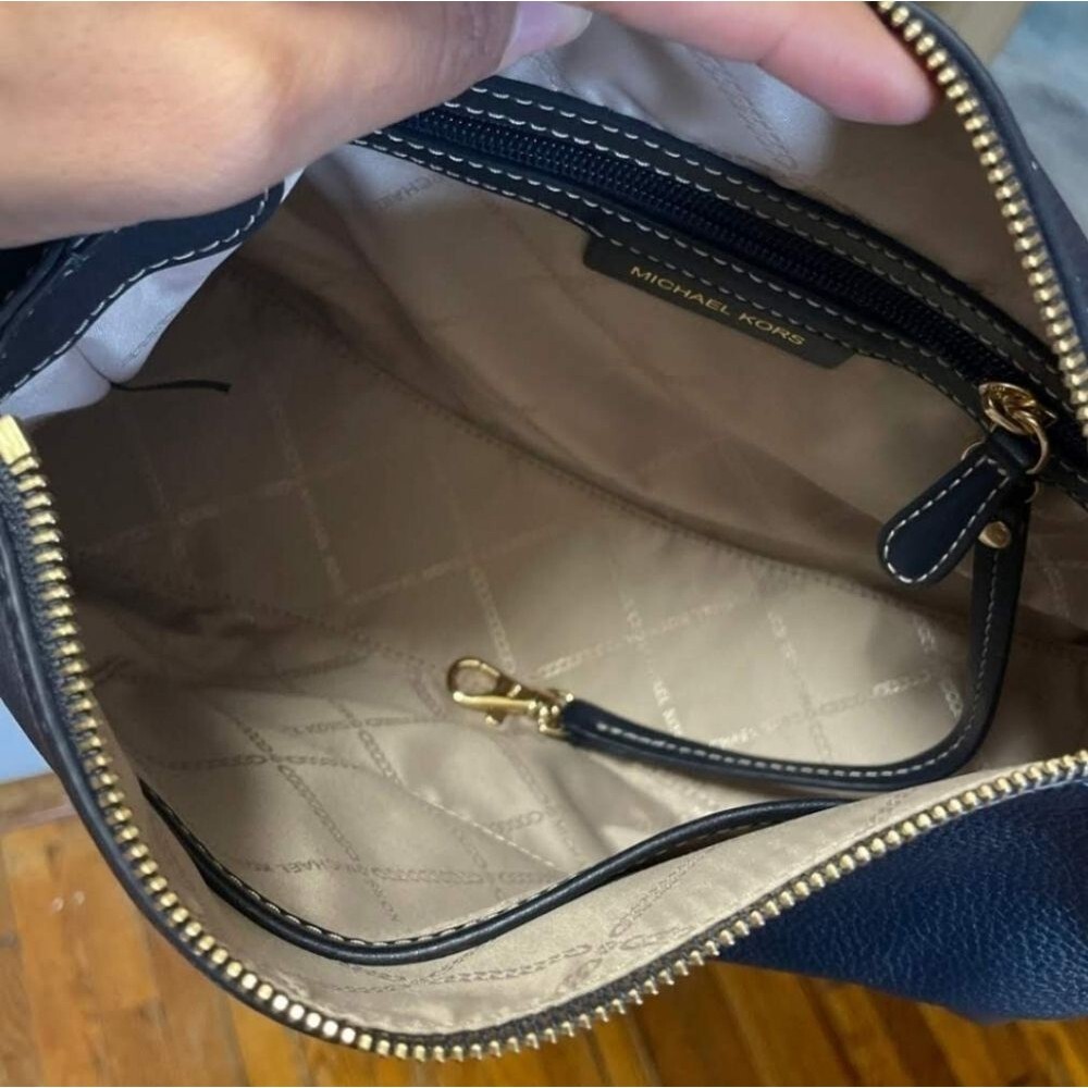 Michael Kors crossbody bag - Picture 4 of 7